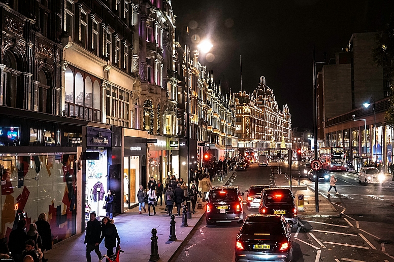 christmas shopping in london